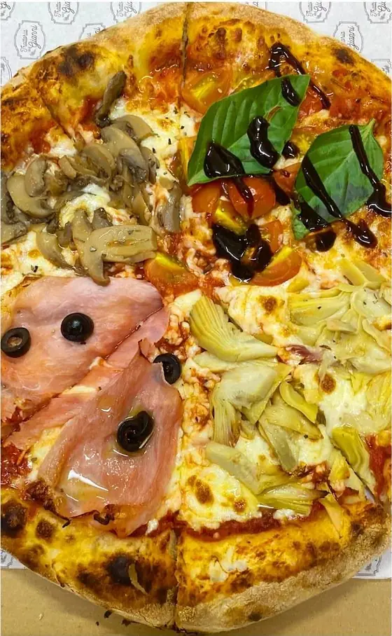 Quattro stagioni pizza