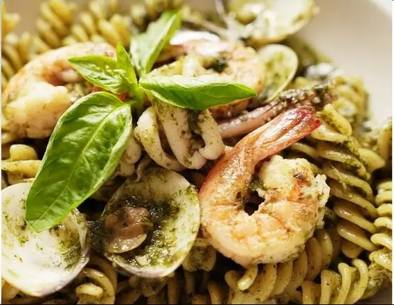 Seafood pesto fusilli